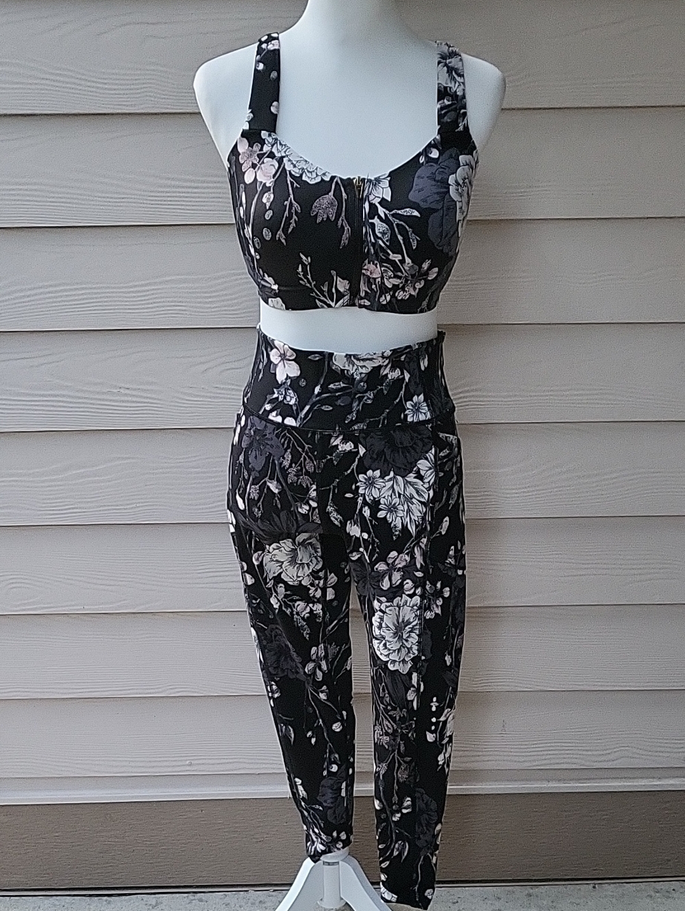 Victoria’s Secret Black Floral Leggings Size Large & Sports Bra Set 34DDD